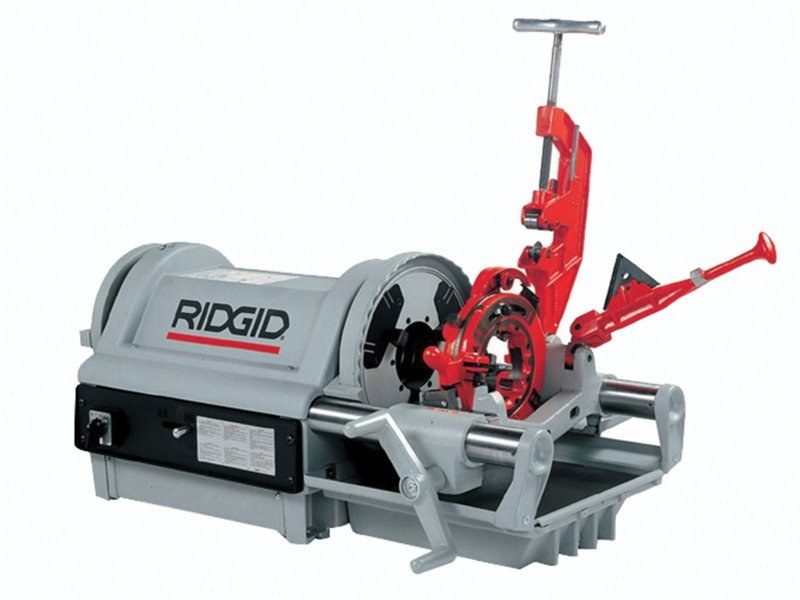Pipe threading machine